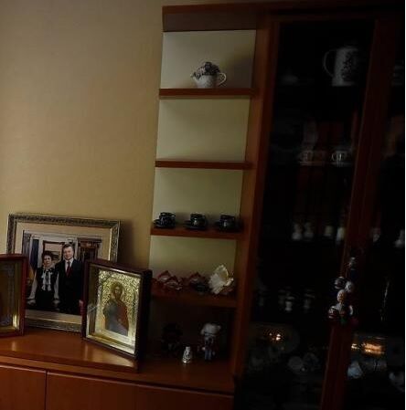 На ліквідованої базі бойовиків виявлено ікони і фото Януковича