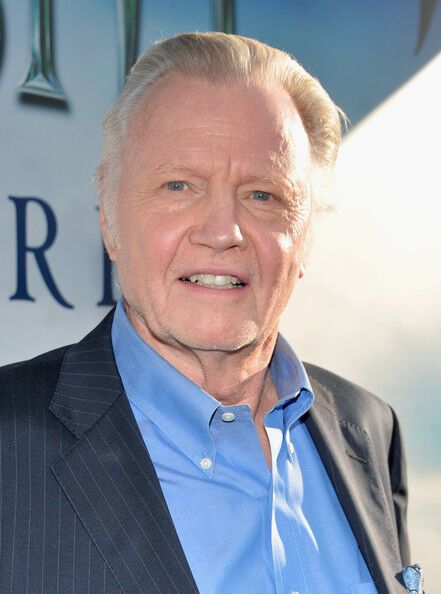 Анджелина Джоли в черной коже и ее бюст-убийца 