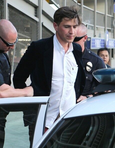 Задержание украинского журналиста, напавшего на Брэда Питта. Много фото