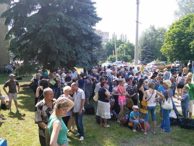 Дітей зі Слов'янська евакуювали в літні табори