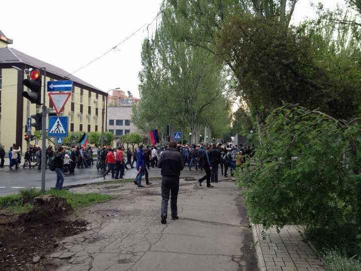 Террористы с криками "Одессу не простим!" захватили здание СБУ в Донецке