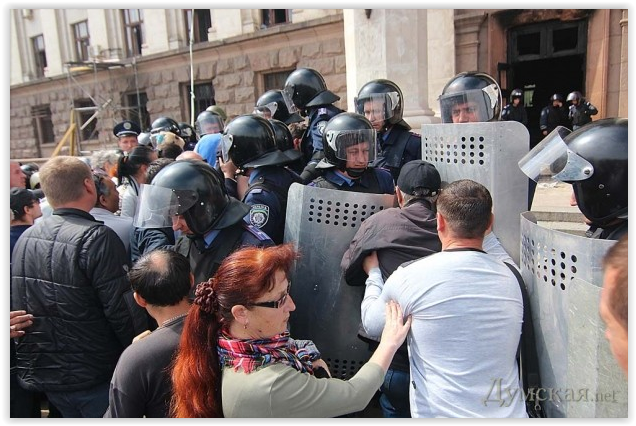Одеські сепаратисти проривалися в Будинок профспілок "подивитися на сучасну" Катинь "