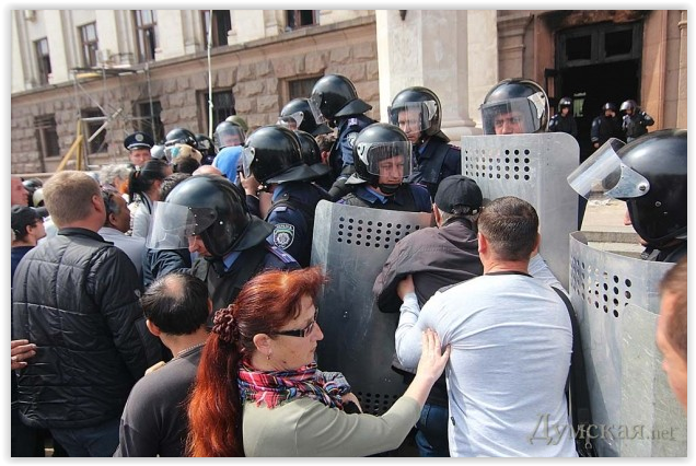 Одесские сепаратисты прорывались в Дом профсоюзов "посмотреть на современную "Катынь"