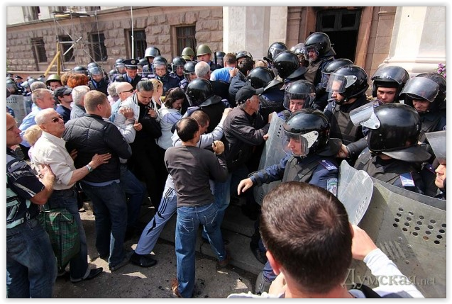 Одеські сепаратисти проривалися в Будинок профспілок "подивитися на сучасну" Катинь "