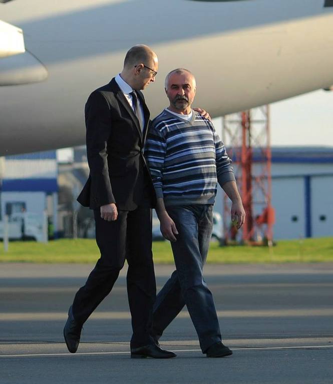 Освобожденные в Славянске инспекторы ОБСЕ прибыли в Киев