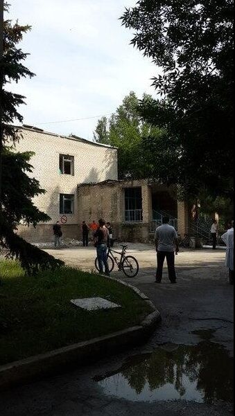 Террористы обстреляли детскую больницу в Славянске