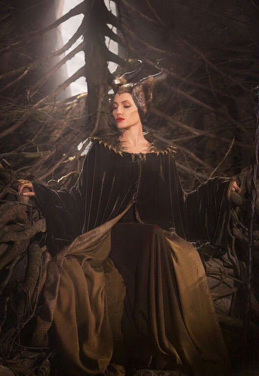 Даже рядом с Джоли - козлы