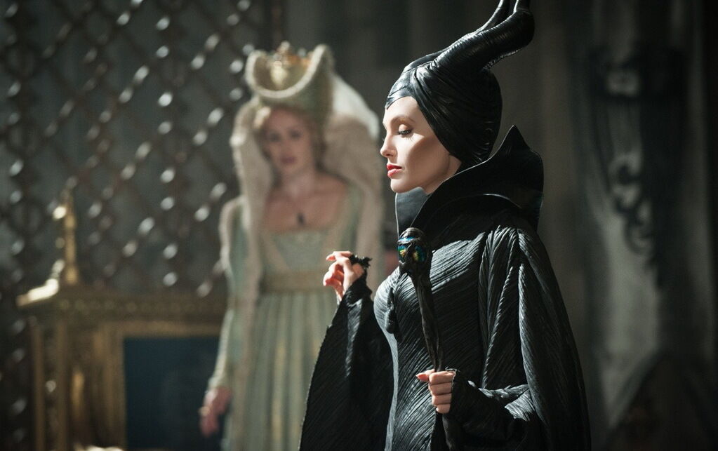 Даже рядом с Джоли - козлы