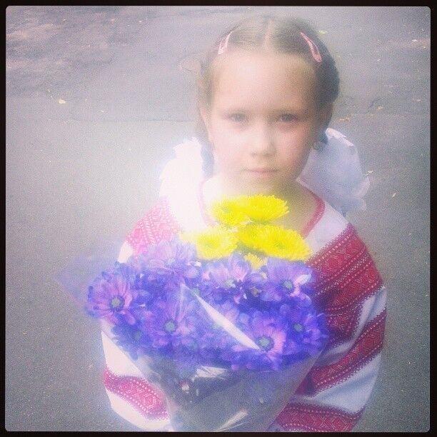 Школьники по всей Украине пришли на последний звонок в патриотических нарядах 