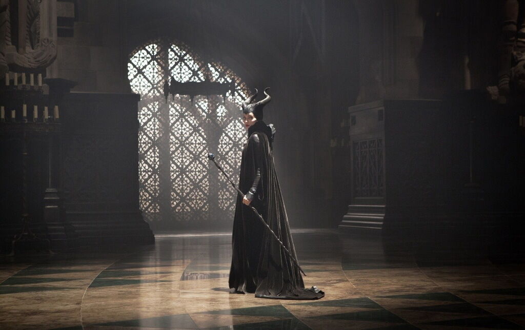 Даже рядом с Джоли - козлы