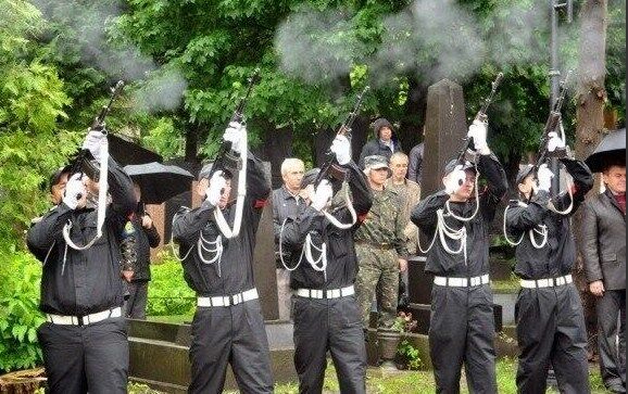 Во Львове похоронили погибшего под Славянском генерала Кульчицкого