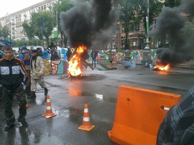 На Хрещатику знову горять покришки