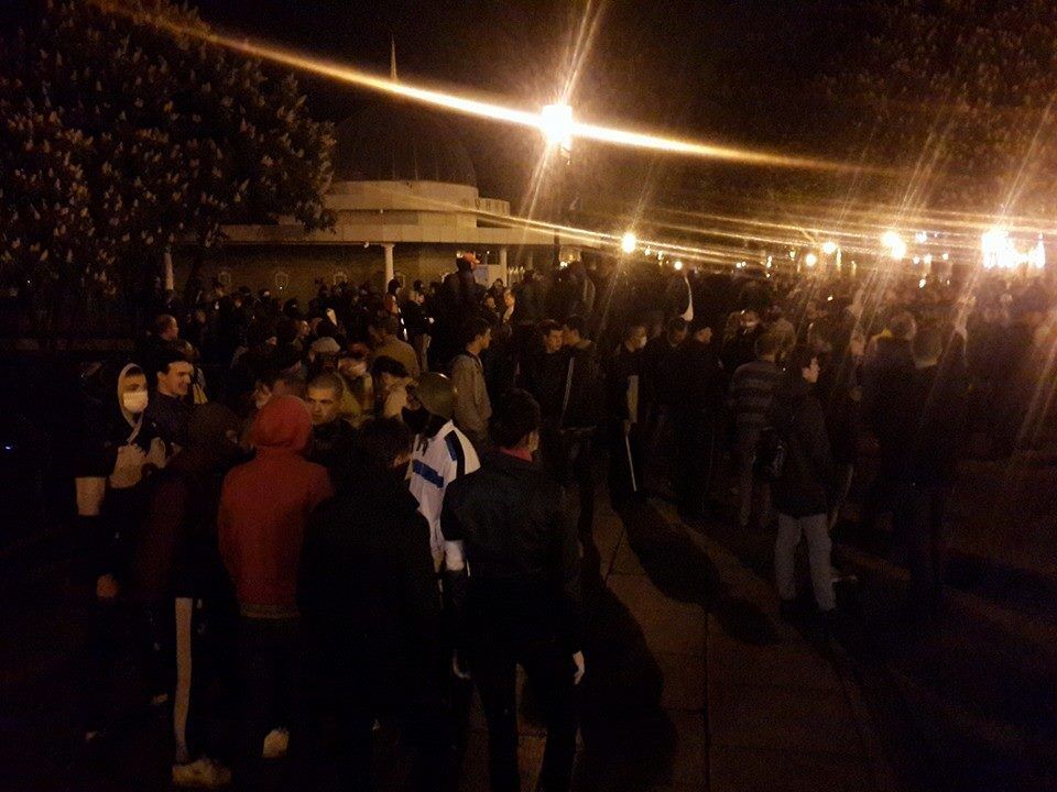 Несколько сотен одесситов собрались у памятника Дюку
