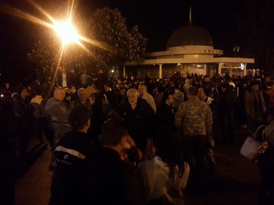 Несколько сотен одесситов собрались у памятника Дюку