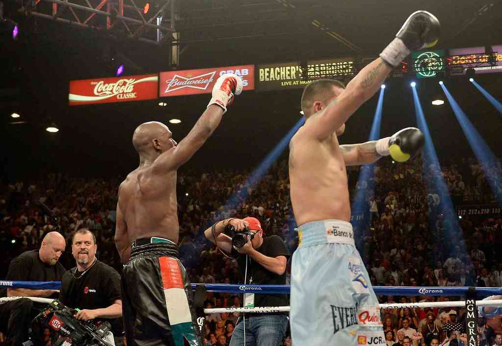 Мэйвезер победил Майдану, пропустив рекордное число ударов