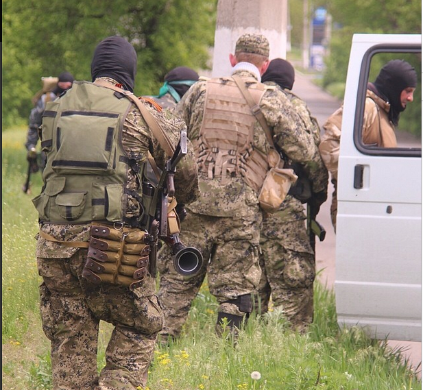 Во время боя в Славянске ранены 8 военных, есть убитые. Террористы применяют минометы - Аваков