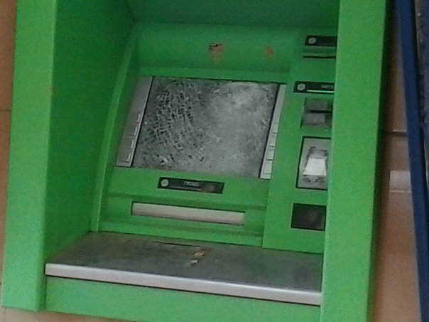 В Краматорске неизвестные расстреляли банкоматы "Приватбанка". Фотофакт
