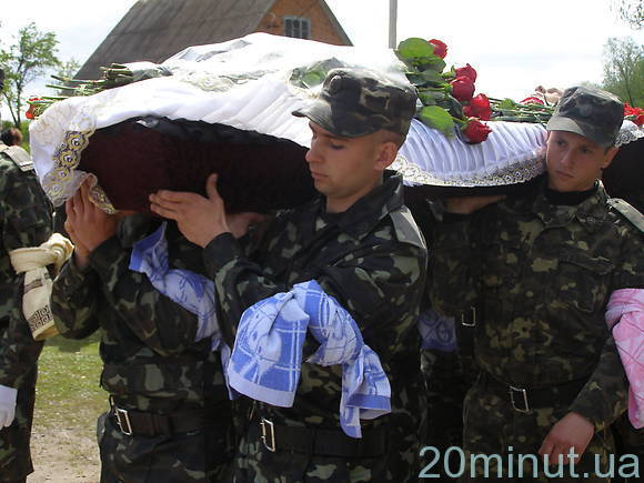Под Славянском 20-летний десантник закрыл собой от взрыва семерых солдат