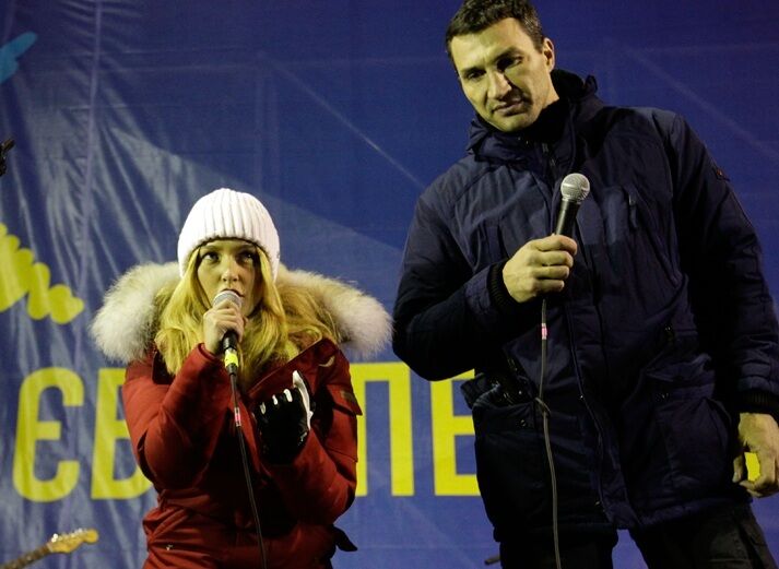 Ради украинской демократии Кличко отложил свадьбу с Панеттьери