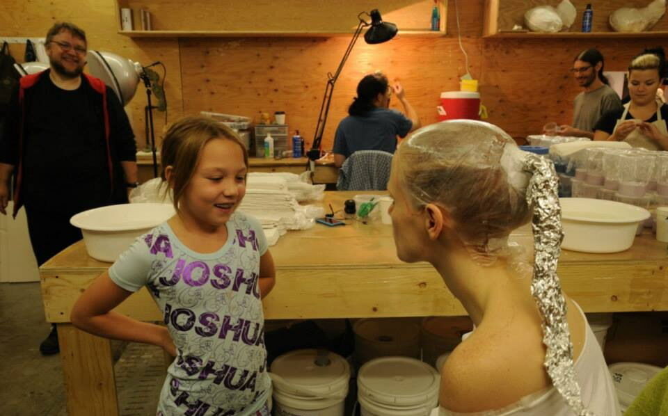 "Багровый пик": фото со съемок костюмного хоррора Гильермо дель Торо