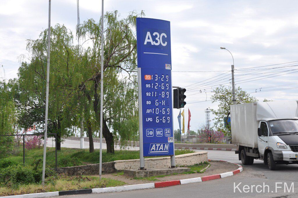 В Крыму дефицит бензина, а цены на товары выросли вдвое