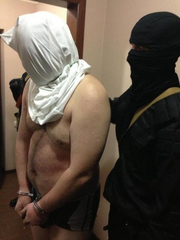 Мариуполь освободили "черные человечки" и пленили министра обороны так называемой ДНР