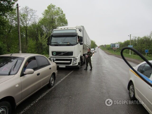 Мирні жителі Слов'янська роздають листівки із закликом до єднання