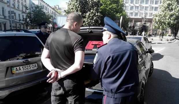 В Киеве задержали уже два автомобиля с оружием 