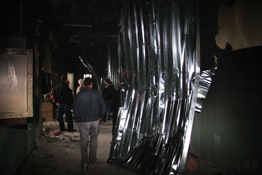 В одеському Будинку профспілок люди виламали міліцейські загородження