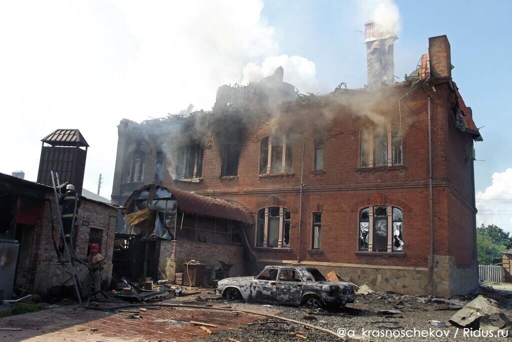 Слов'янськ після боїв: зруйновані балкони і спалені дотла авто