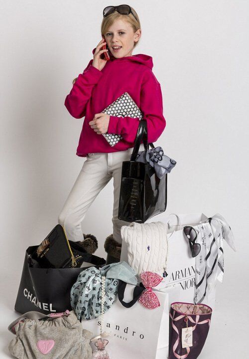 Гардеробу 12-летней девочки позавидует каждая модница