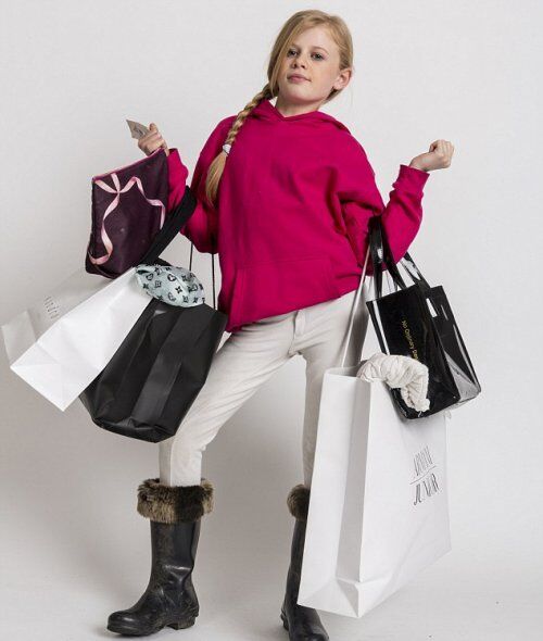 Гардеробу 12-летней девочки позавидует каждая модница