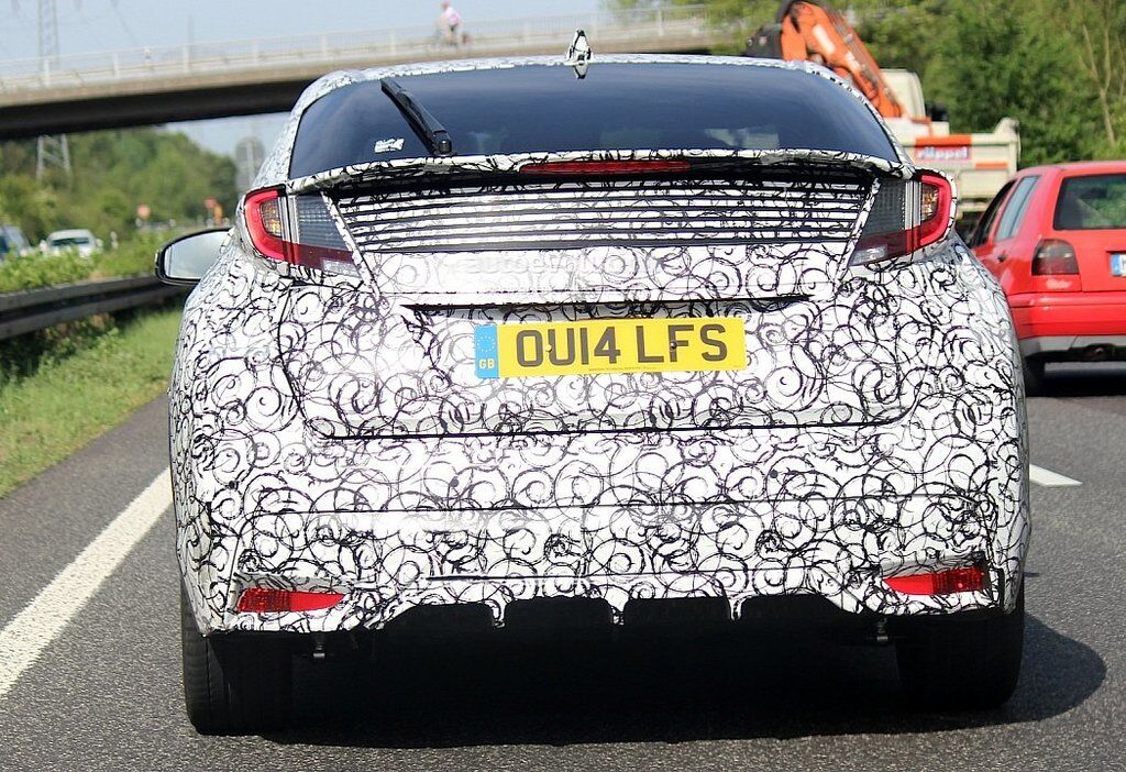 Хонда обновит свой космический хетчбэк