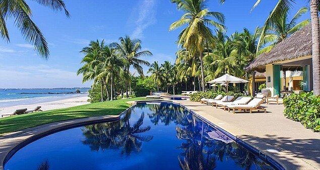 Похудевшая Ким Кардашьян проводит медовый месяц в Мексике