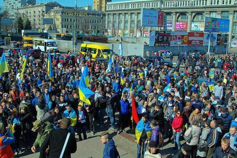 Дніпро по-справжньому закохався в Україну - українці про патріотів Дніпропетровська