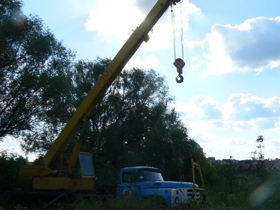 В Хмельницком автобус упал в реку: один пассажир погиб, 30 пострадали