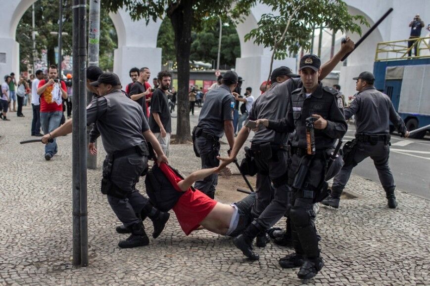 Их Майдан. Как протесты и потоп в Бразилии затмили старт чемпионата мира