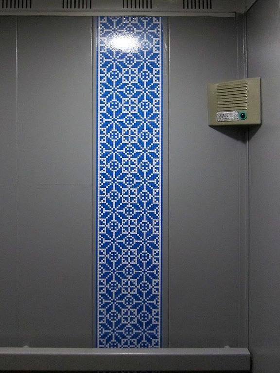 В домах Киева появились патриотичные лифты