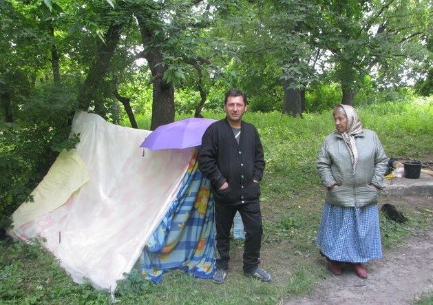 В харьковском парке беженцы из Славянска с детьми развернули палаточный городок