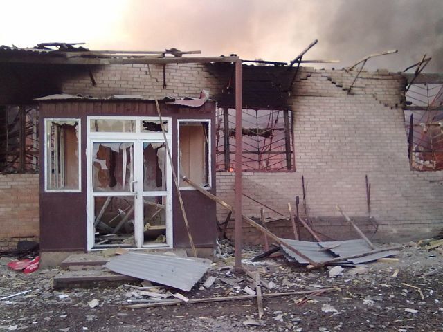 Террористы обстреляли жилые массивы в Амвросиевке – штаб АТО