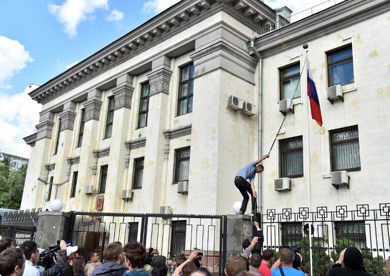 Киев. Штурм посольства России