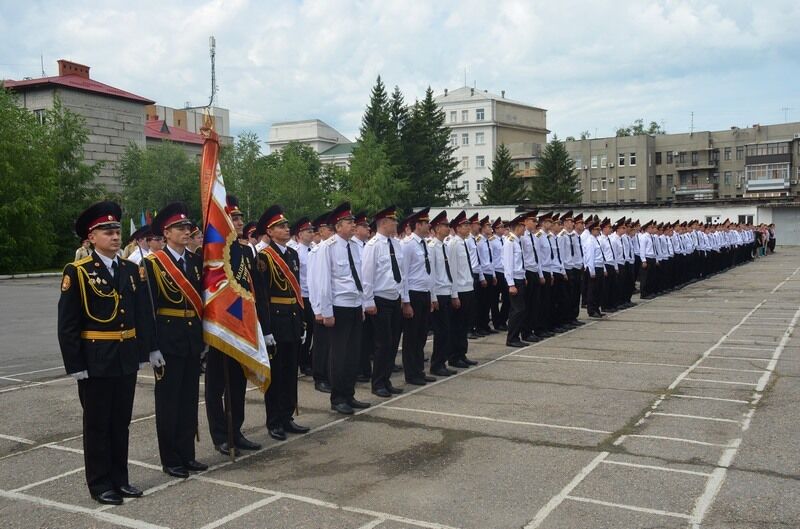 Выпускники харьковского университета вместо отпуска едут воевать на Донбасс