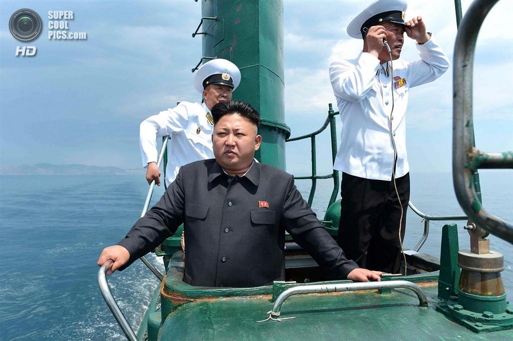 Вождь Северной Кореи прокатился на подводной лодке