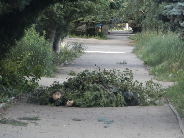 Обстріл Краматорська: трупи на вулицях довелося вкривати гілками