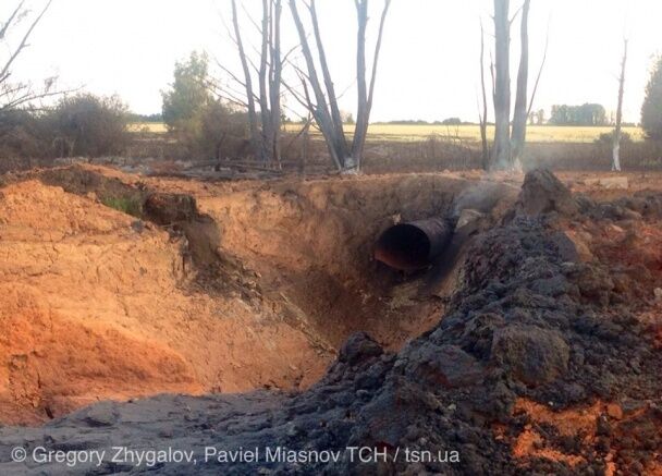 После взрыва газопровода на Полтавщине земля превратилась в стекло