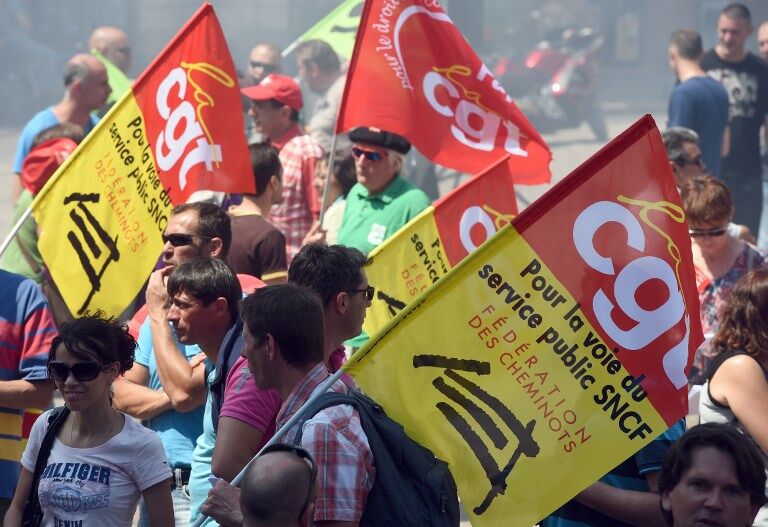 Франция: протестующих железнодорожников разогнали газом