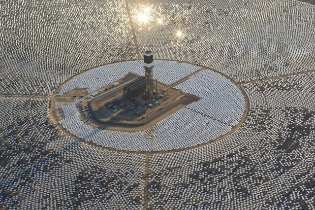 Американцы запустили самую огромную солнечную батарею в мире