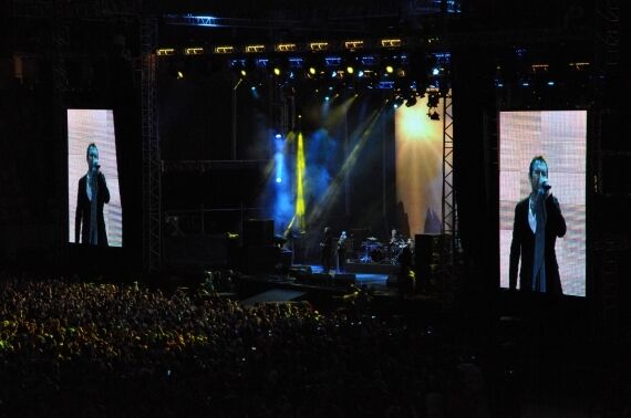 На концерте "Океана Ельзи" в Львове 30 000 фанатов почтили память героев Небесной Сотни