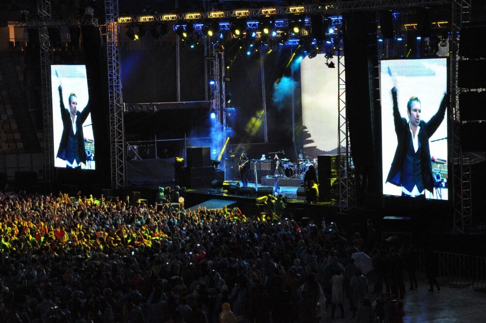 На концерте "Океана Ельзи" в Львове 30 000 фанатов почтили память героев Небесной Сотни