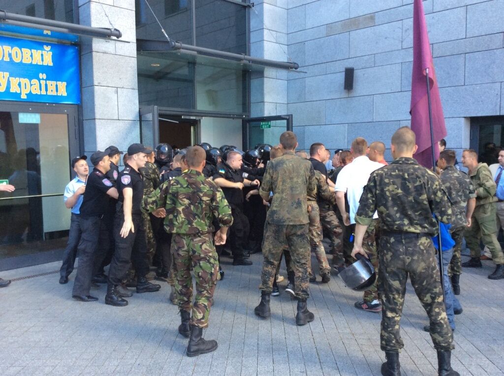 МВД говорит, что никакой драки между самообороной и милицией в Киеве не было
